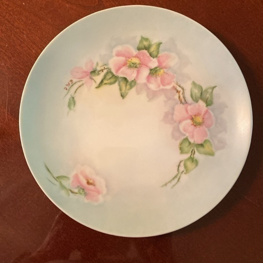 Vintage hand painted plates in pastel colors 7.5” set of 4 - Picture 6 of 6